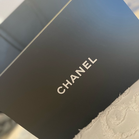 Chanel Tweed Flapbag - Picture 12 of 14